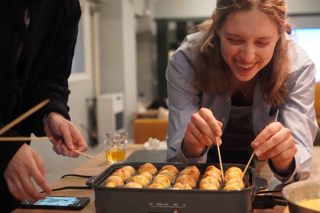 オープン記念｜THE WORLD APARTMENT SAPPORO 北24条でたこ焼きナイト！